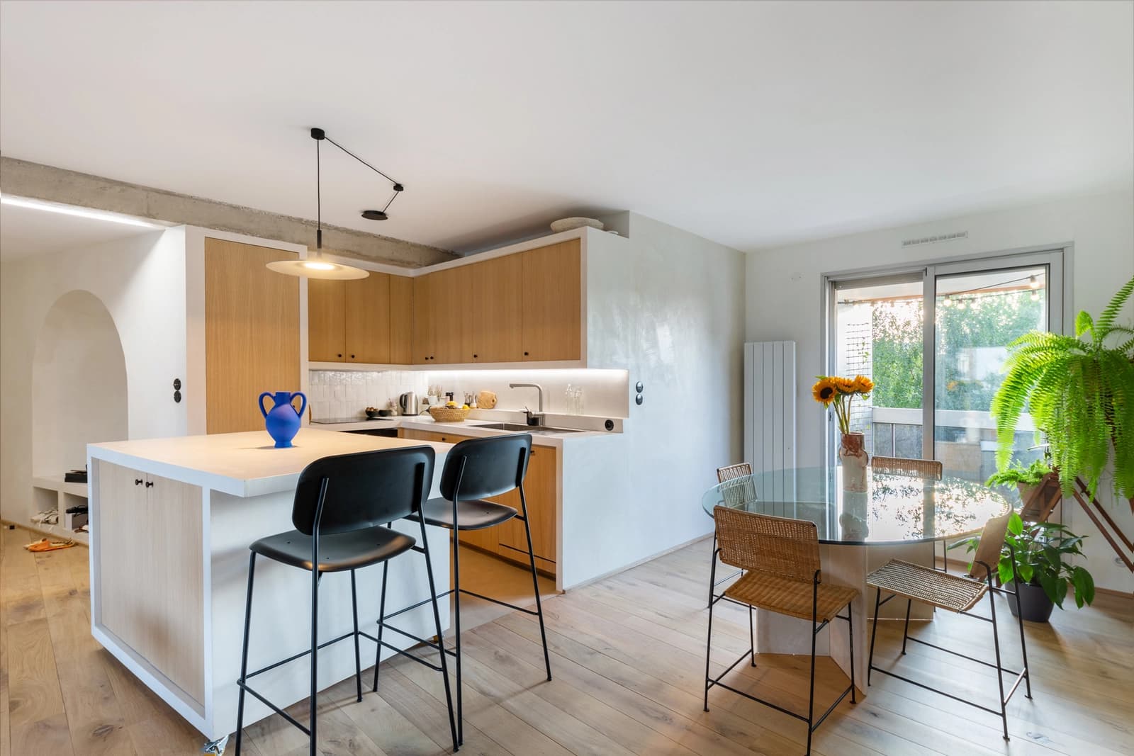 Meeting room in Modern, minimalist apartment - 1