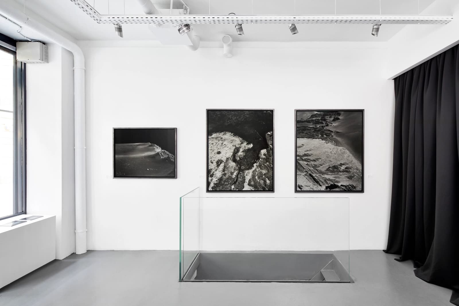 Salon dans Marais: chambre noire et galerie d'art contemporain - 1