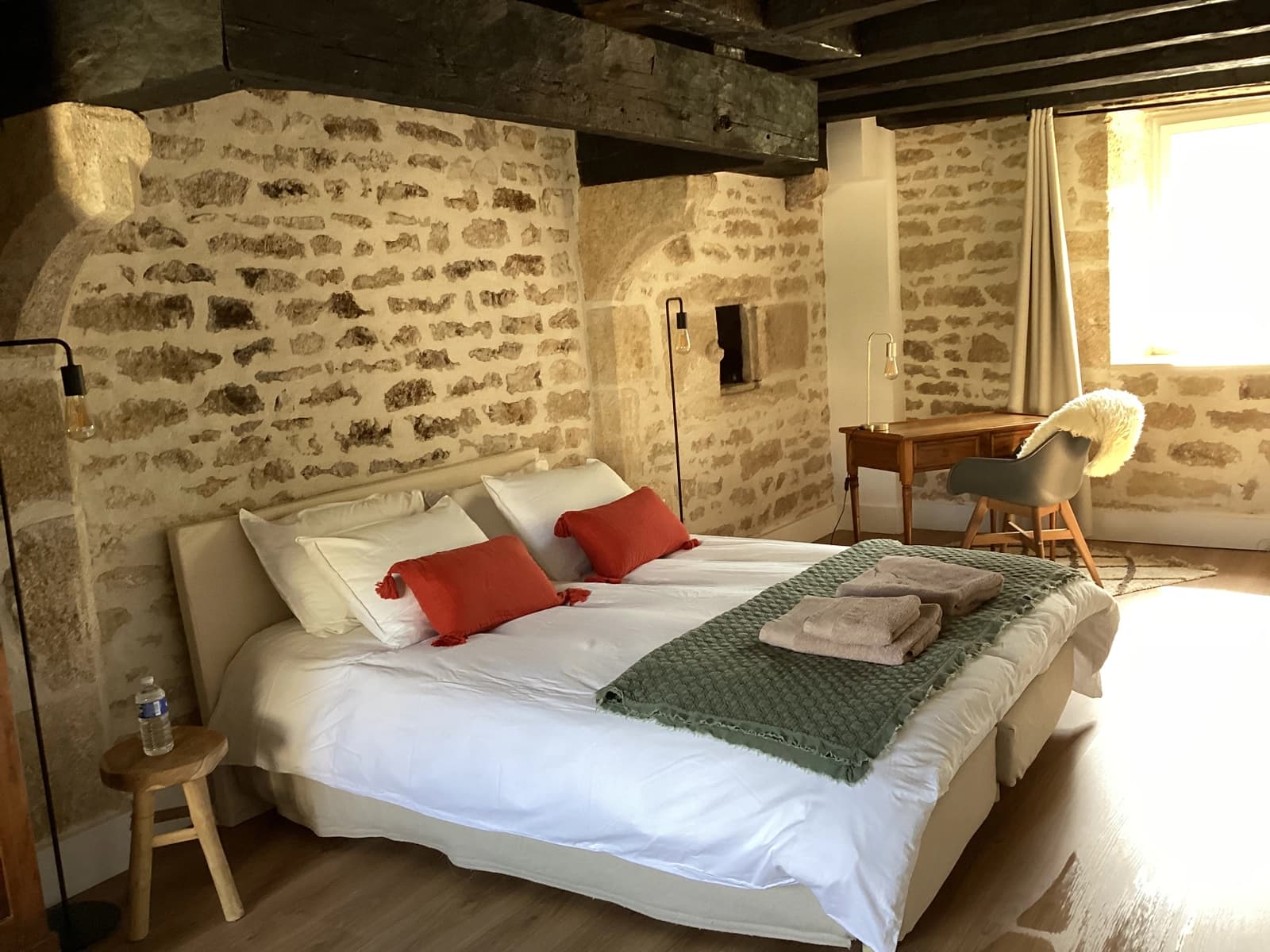Bedroom in Charming house with swimming pool - 1
