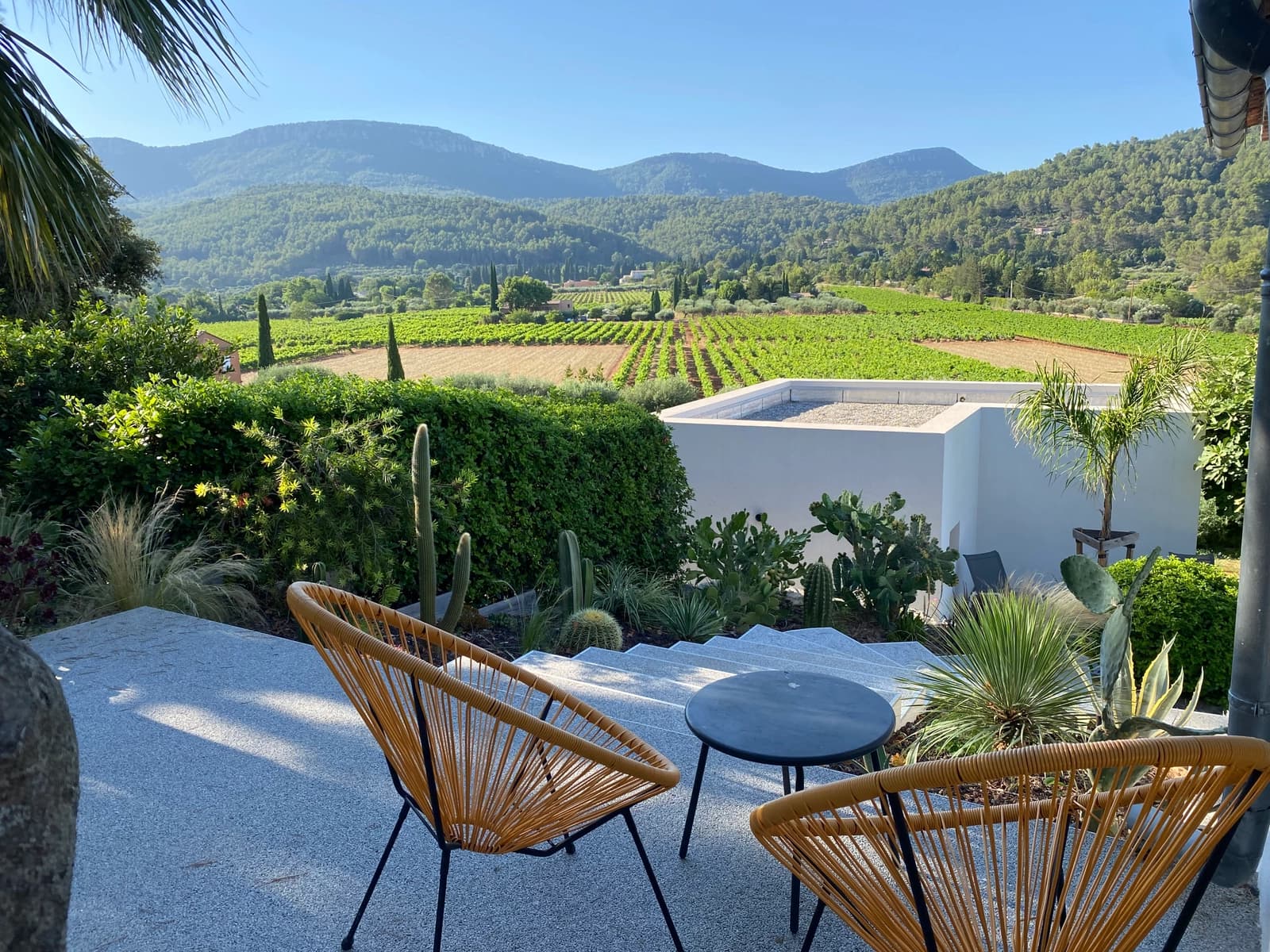 Meeting room in High-rise house overlooking vineyards - 0