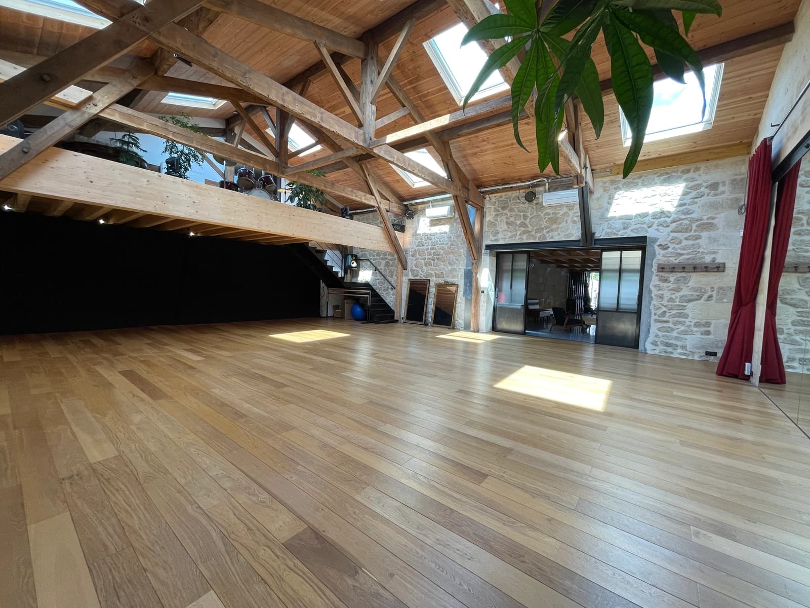 Meeting room in Old stone wine storehouse - 1