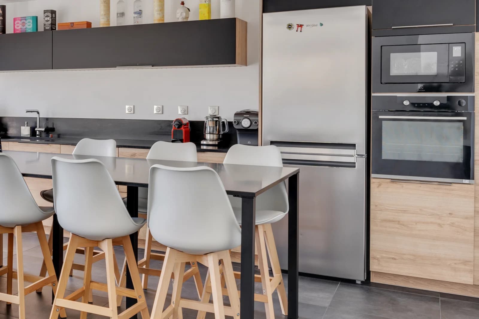 Cuisine dans Vue panoramique depuis la terrasse d'un étage moderne - 1