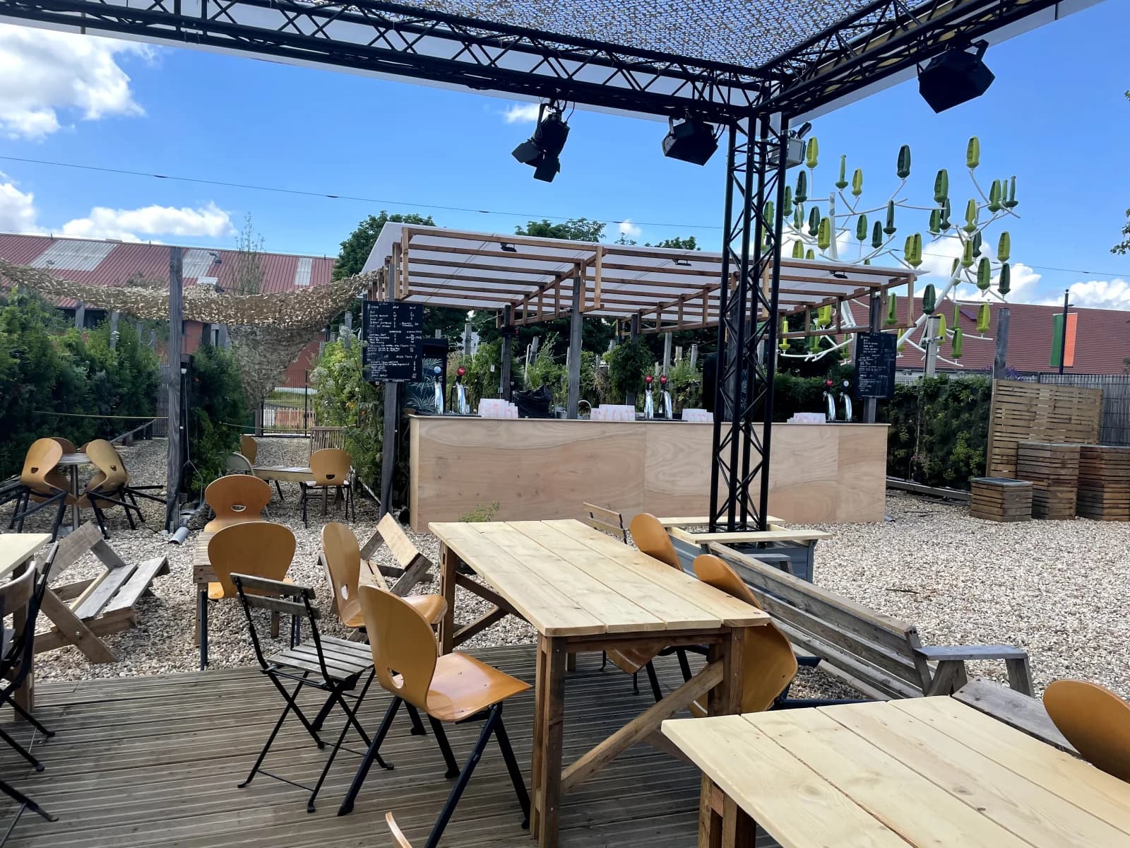 Salle de réunion dans Aubervilliers: grand jardin paysager, une oasis urbaine - 1