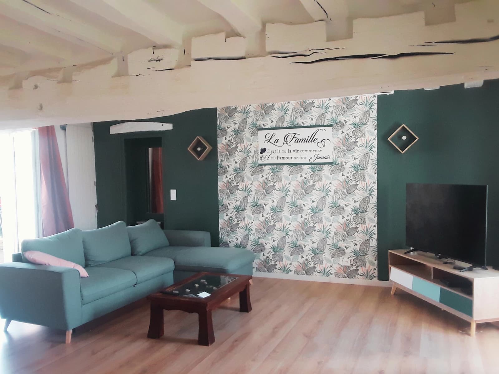 Salon dans Angers: maison paisible avec jardin et piscine - 0