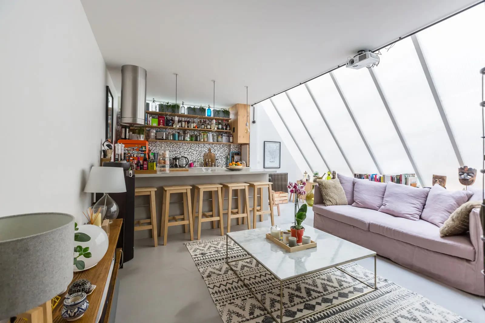 Living room in Loft in the heart of Paris - 1