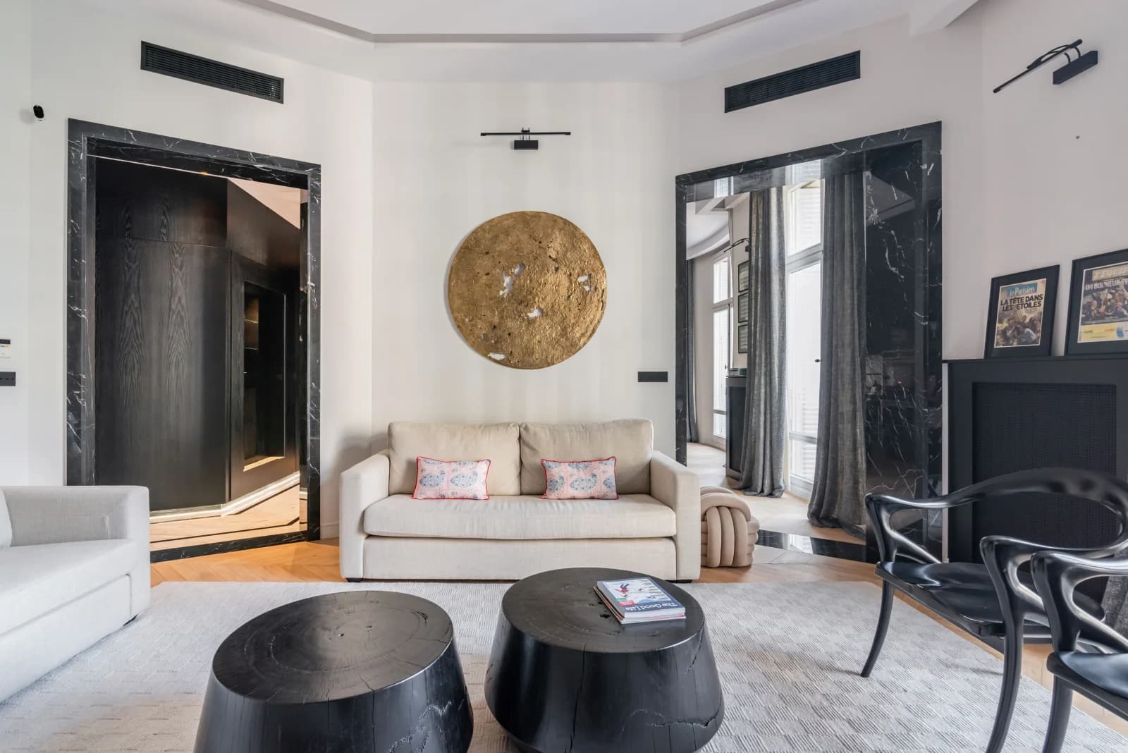 Living room in Apartment in the heart of the 16th arrondissement - 1