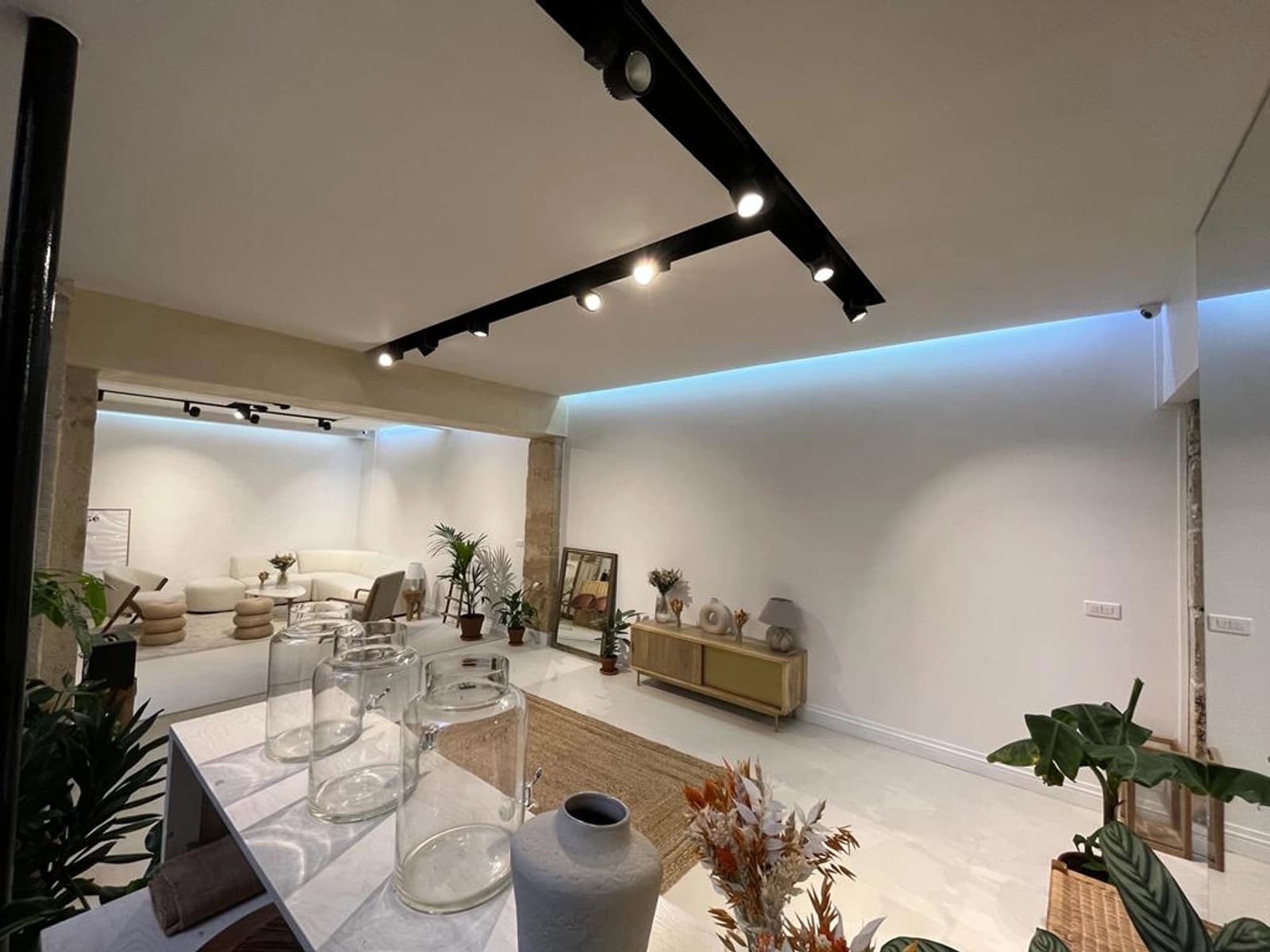 Salle de réunion dans Le Marais: espace de présentation clair et inspirant - 1