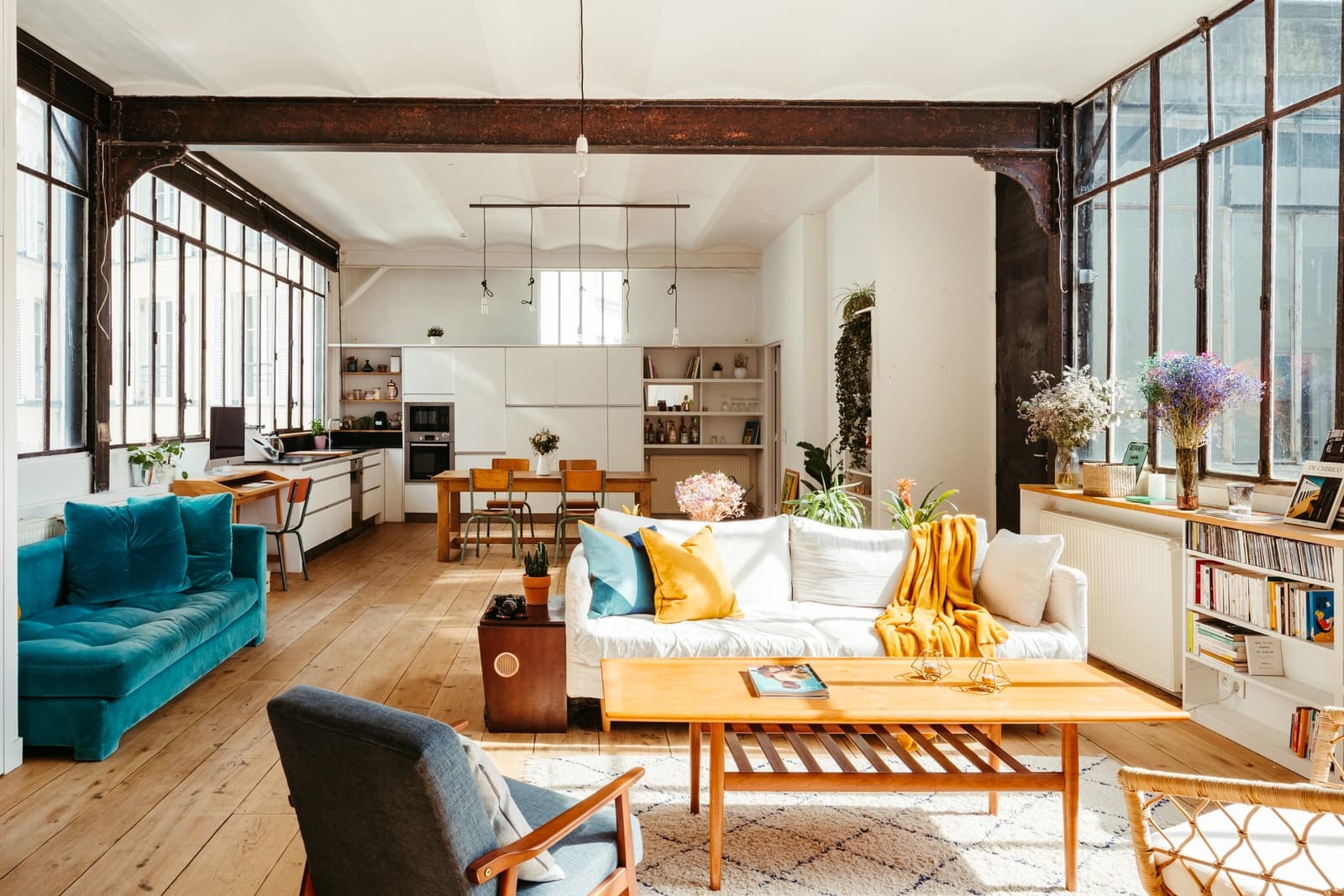 Loft baigné de lumière au bord du Canal Saint Martin