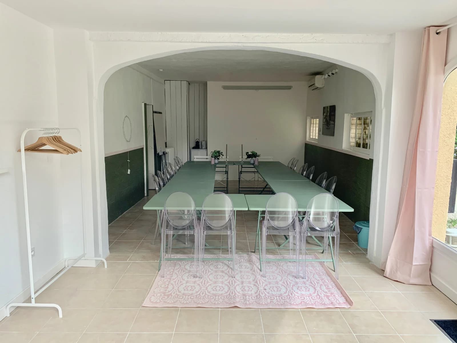 Meeting room in Mas Provençal with one hectare of land - 1