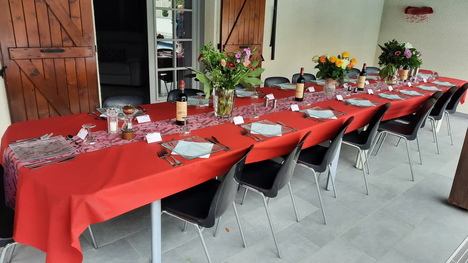 Meeting room in Large house with garden pool large basement - 1