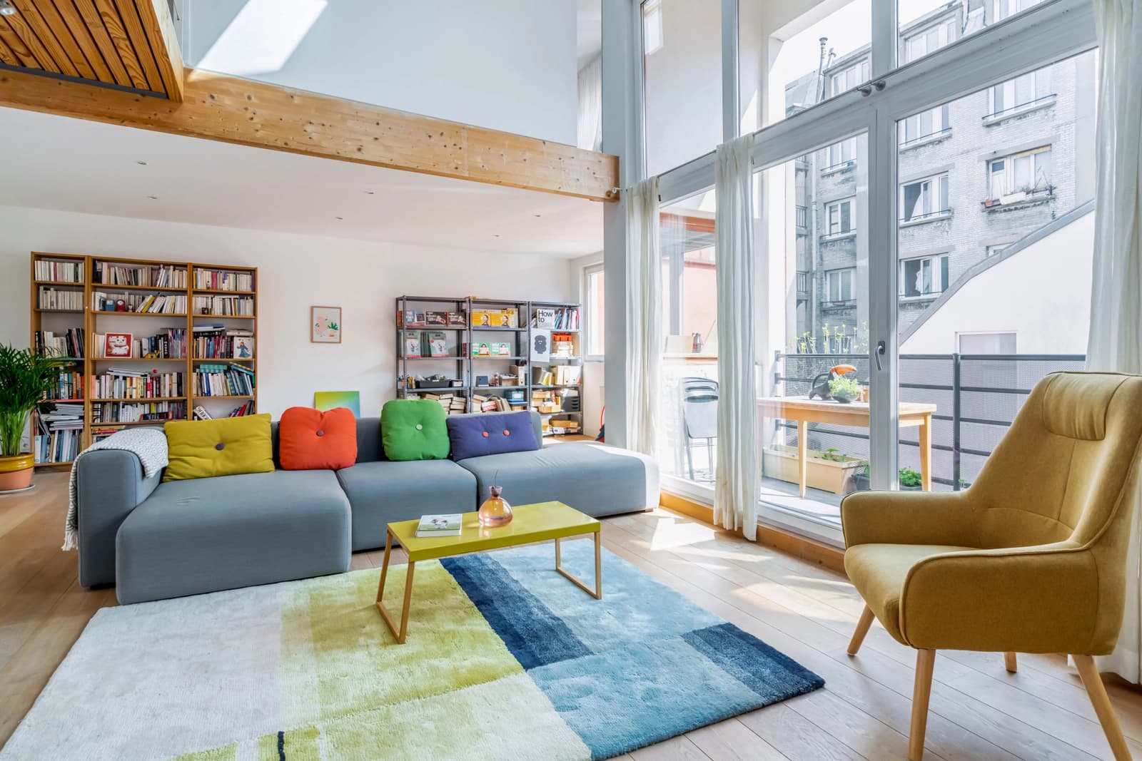 Living room in 190m² loft with large, bright living room - 0