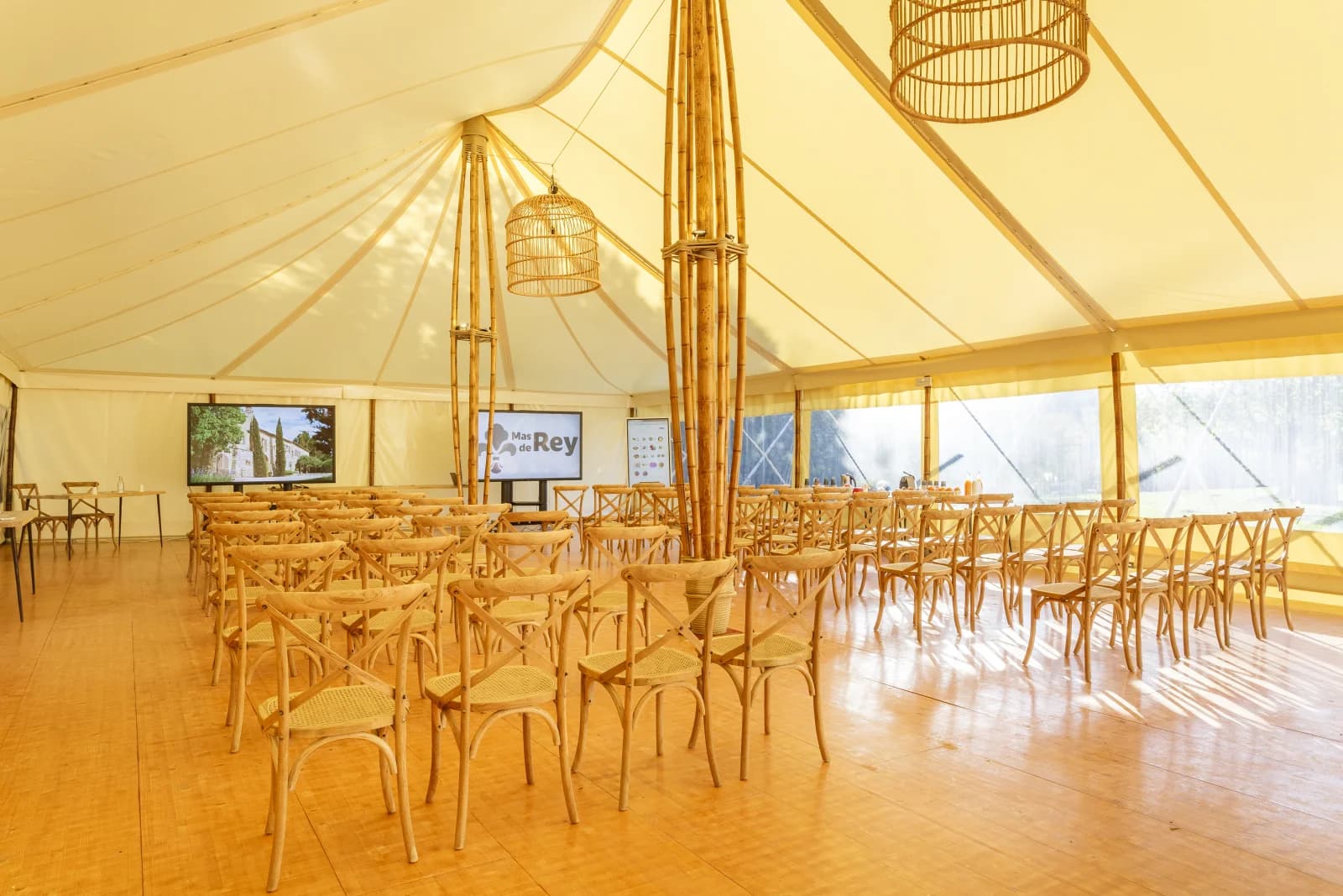 Meeting room in An exceptional estate in Uzès - 1