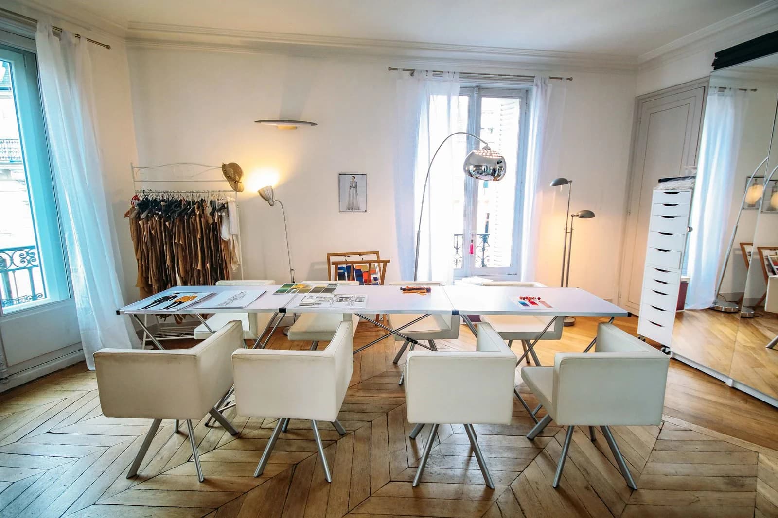 Salle de réunion dans Showroom & salon en appart Haussmannien, vue St-Augustin - 1