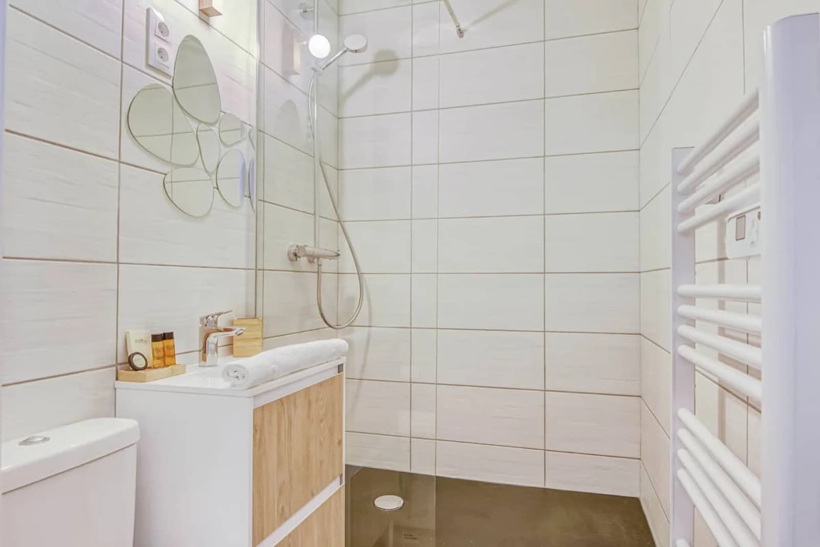 Salle de bain dans Lille centre: studio entièrement rénové et moderne - 1