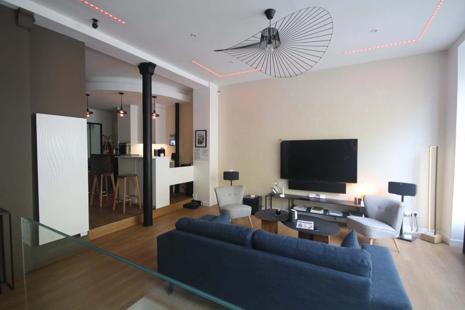 Living room in An ultra-connected space just a stone's throw from République! - 1