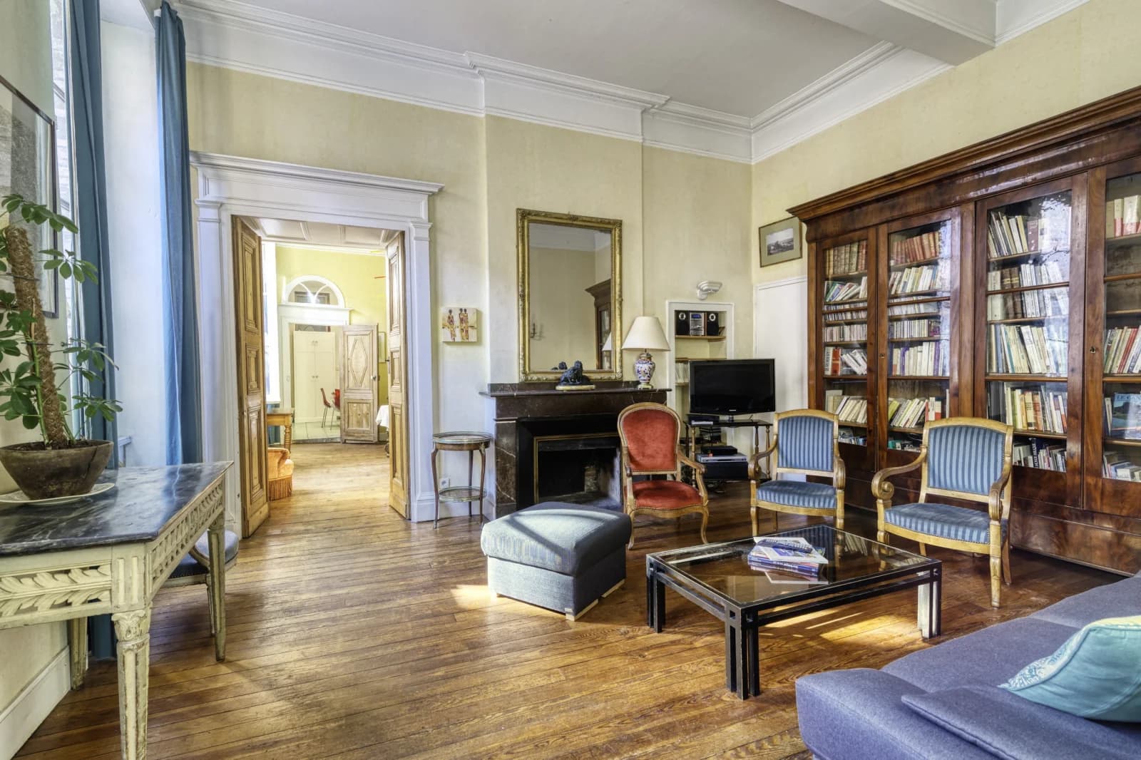 Living room in Beautiful luxury apartment in historic center - 1