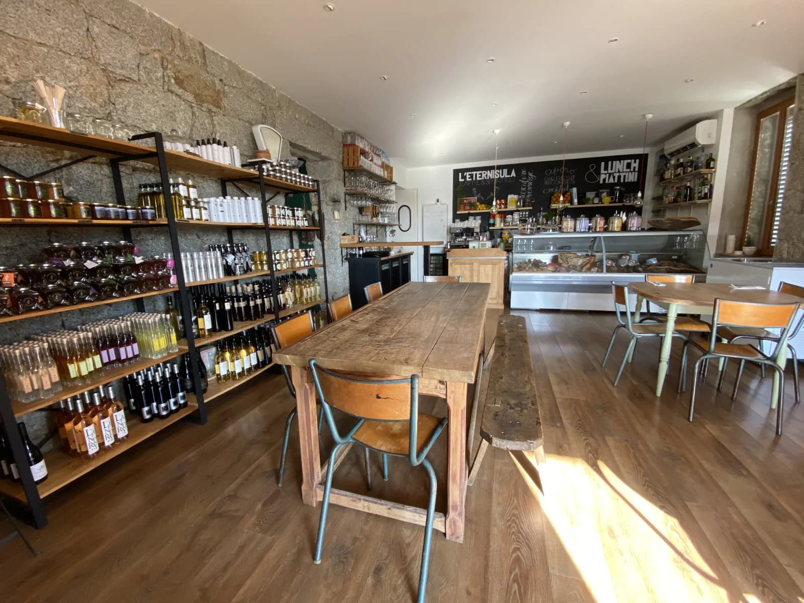 Cuisine dans Café corse de montagne, une halte pleine de caractère - 0