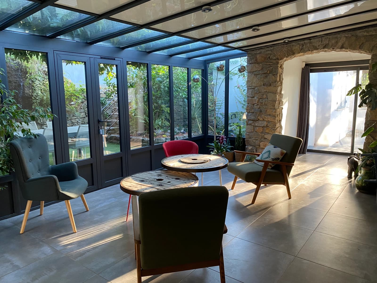 Meeting room in High-rise house overlooking vineyards - 1