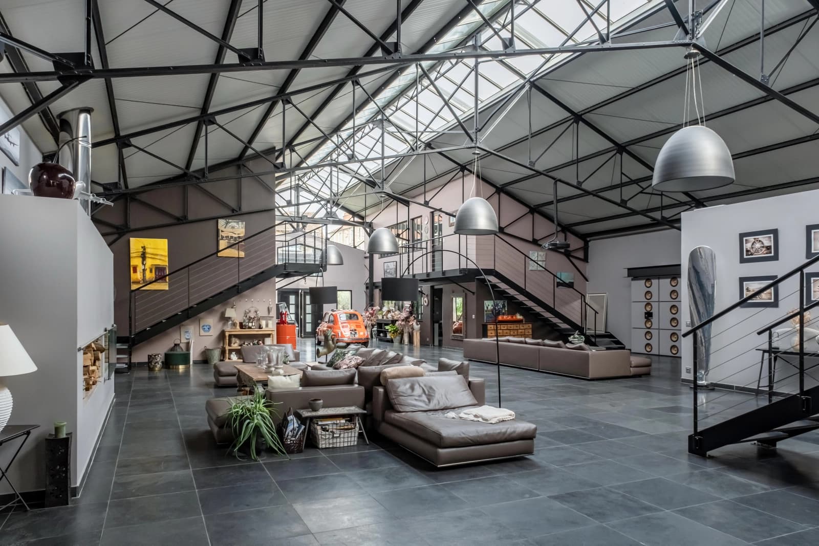 Espace Vaste loft avec volumes et son bassin intérieur unique - 2