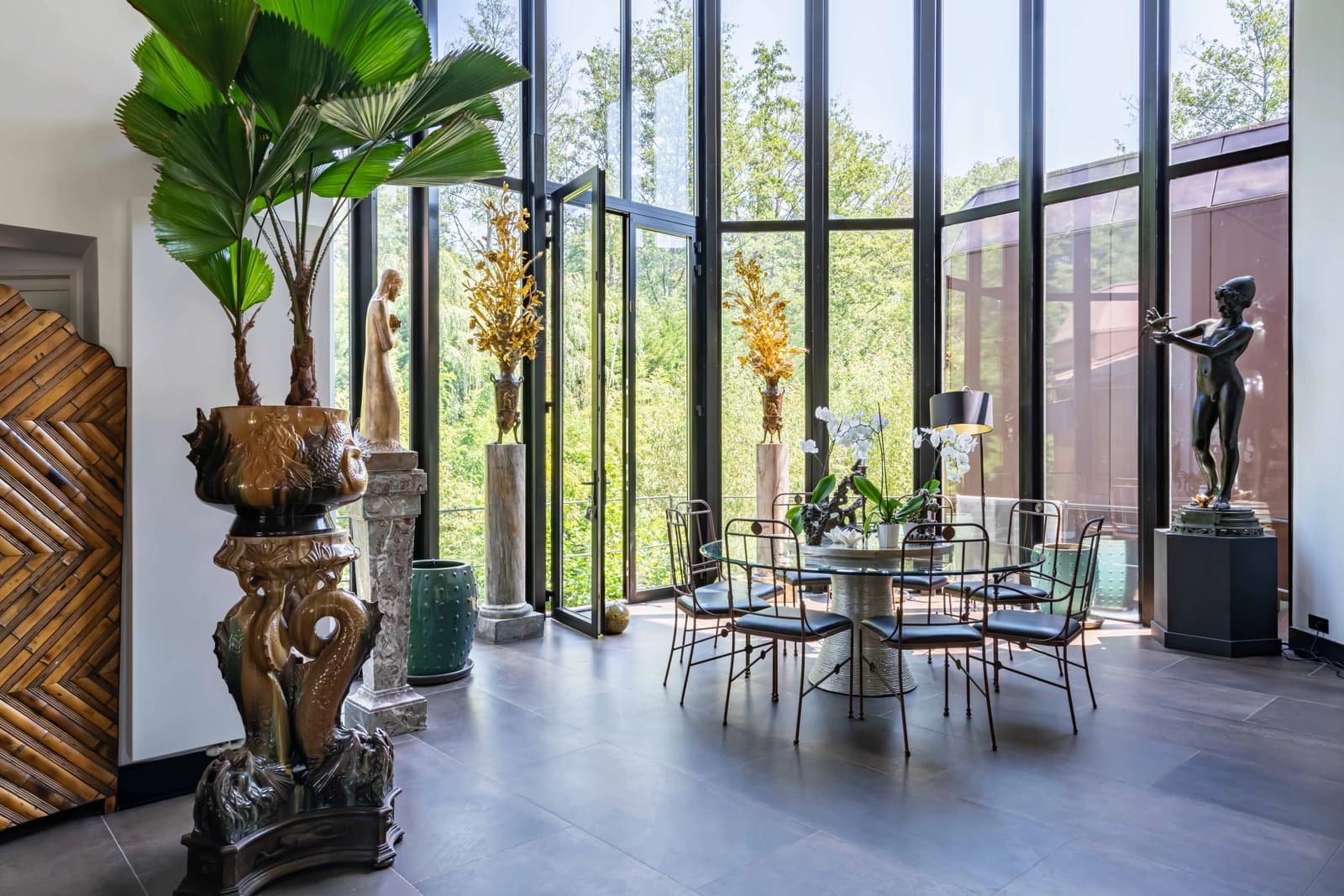 Salon dans Utopia Home: une demeure de rêve et d'évasion - 1