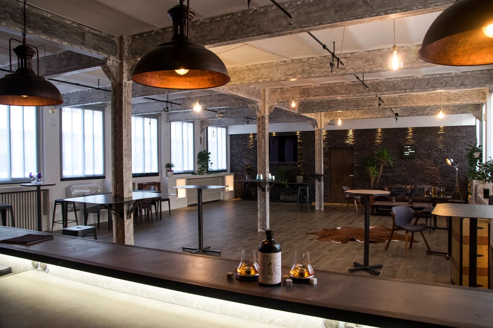 Meeting room in L'Authentique Loft: cachet industriel et design unique - 1