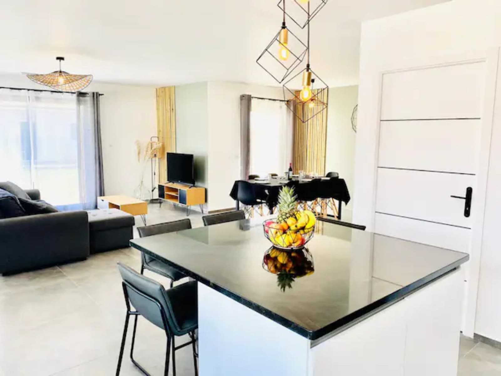 Meeting room in Contemporary villa with garden - 1