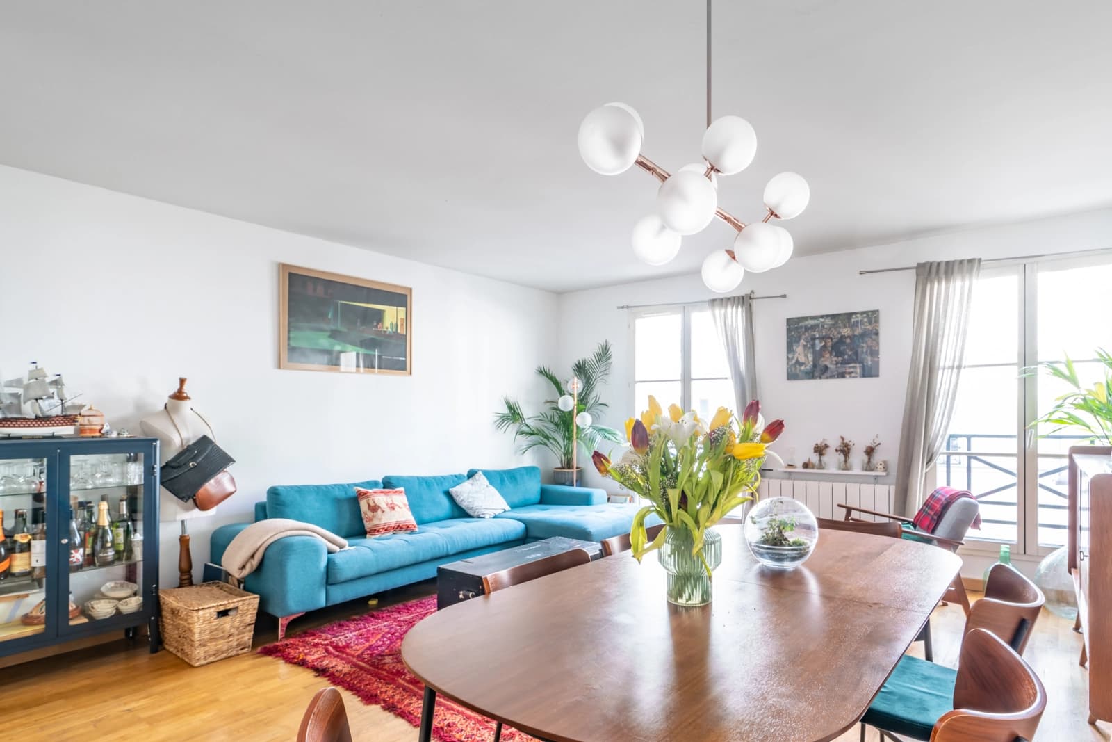 Meeting room in Colorful & spacious apartment - 1
