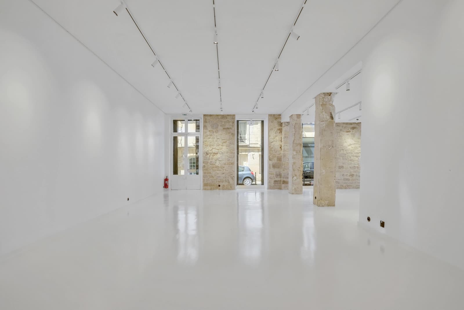 Salon dans Une Galerie-Boutique au coeur du Marais - 1