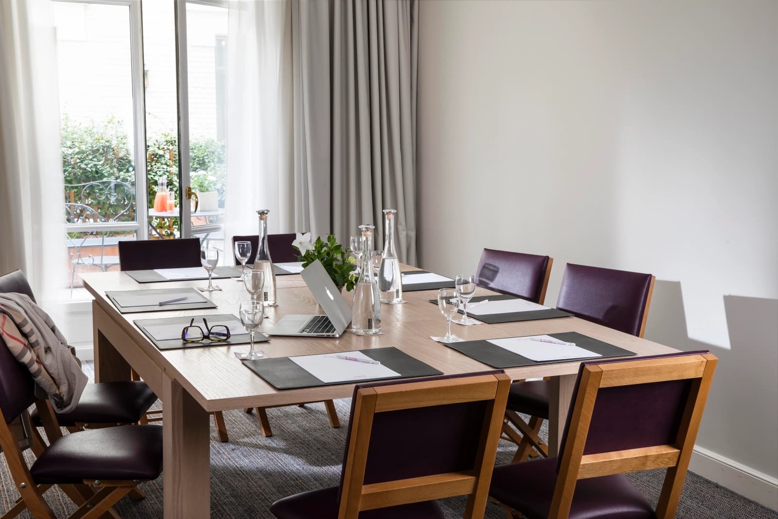 Salle de réunion dans Le Salon Parnasse: élégance et prestige d'un lieu - 0