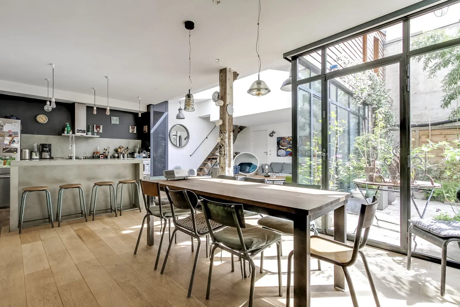 Salle de réunion dans Loft atypique avec cour intérieure, joyau du 11ème - 1