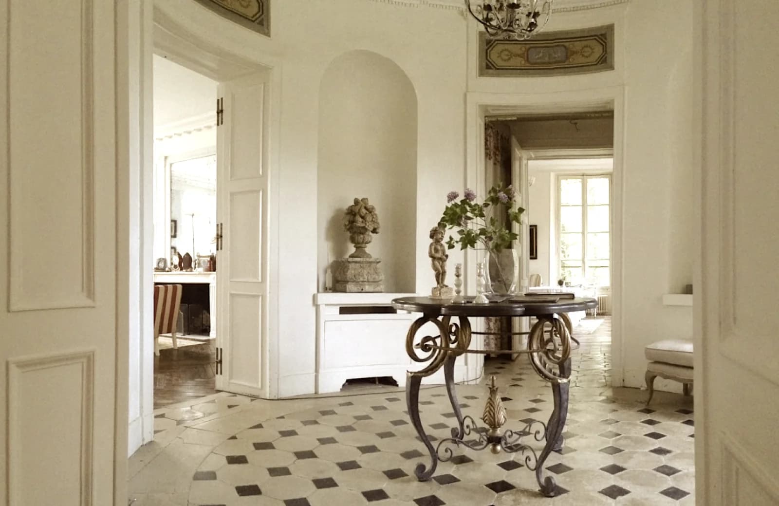 Space Gustavian castle in the heart of the forest - 3
