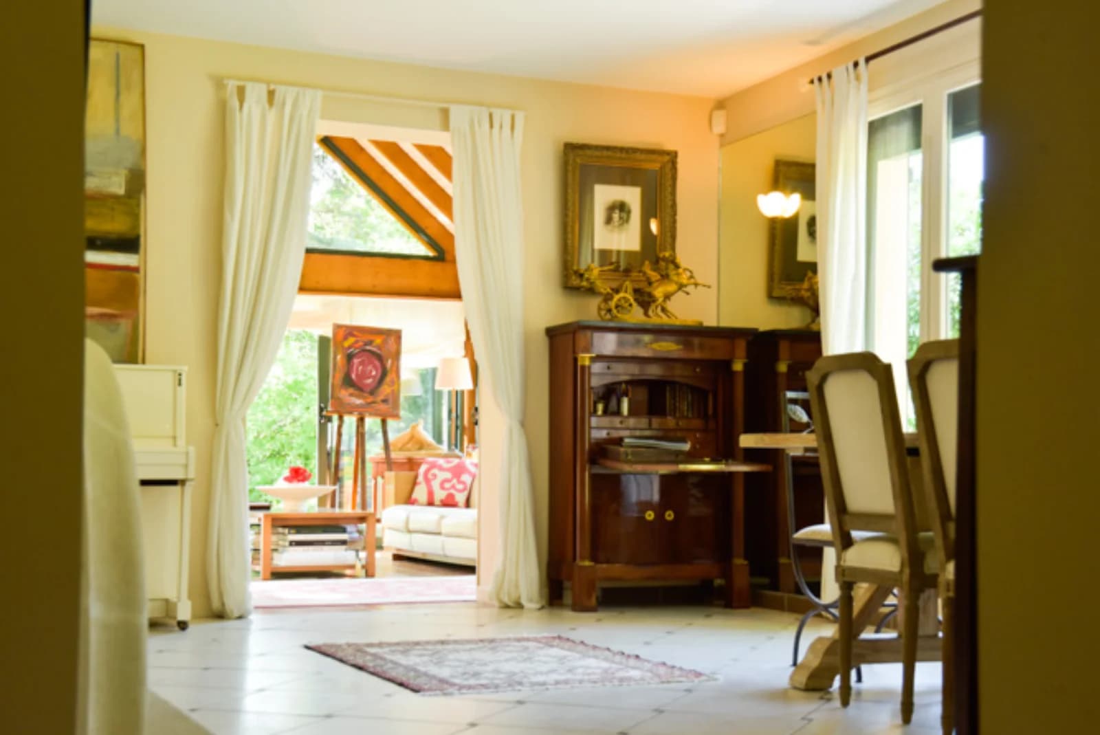 Living room in Belle propriete forestiere de 250m² - 1