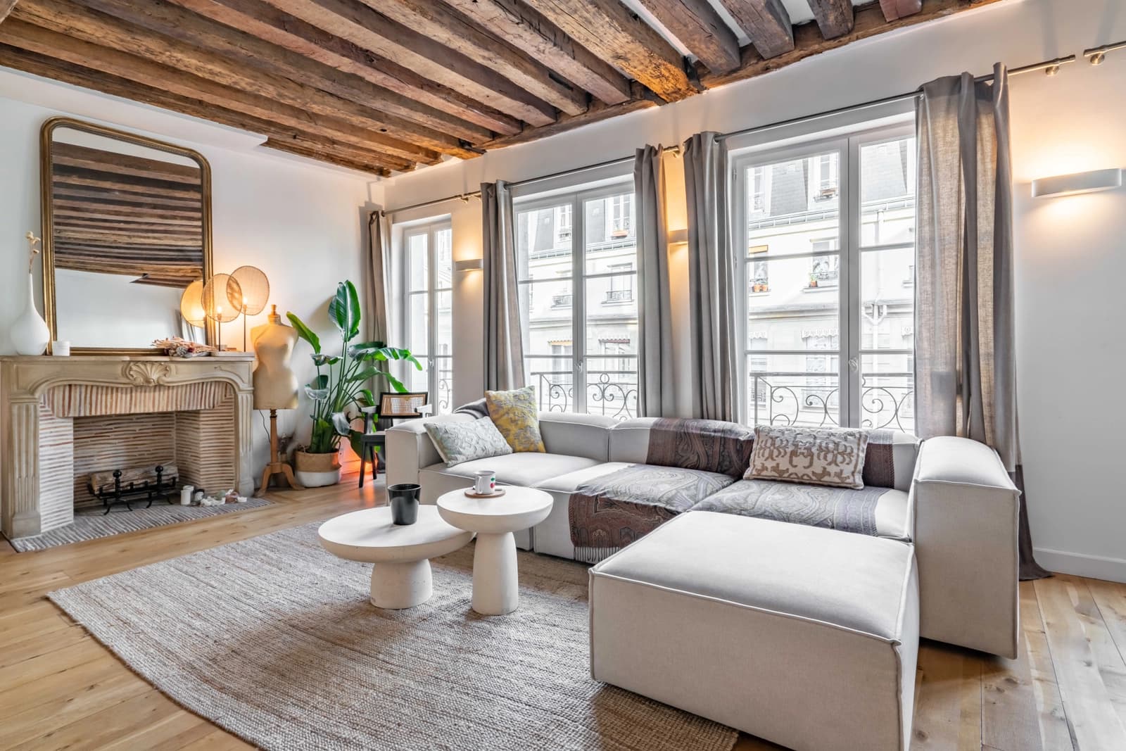 Living room in Charming apartment in the city center - 1