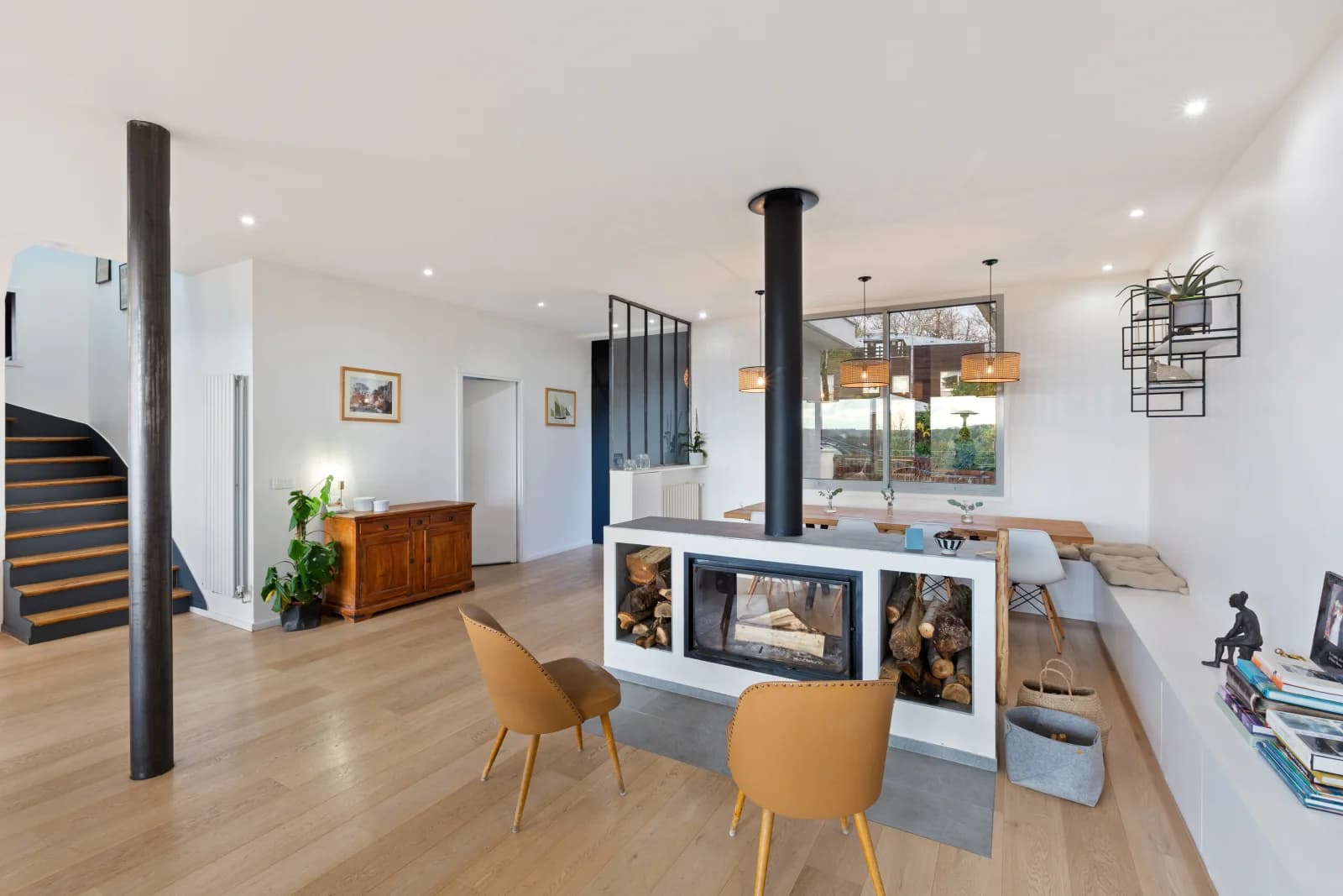 Living room in 100m² of green space to take a step back - 1