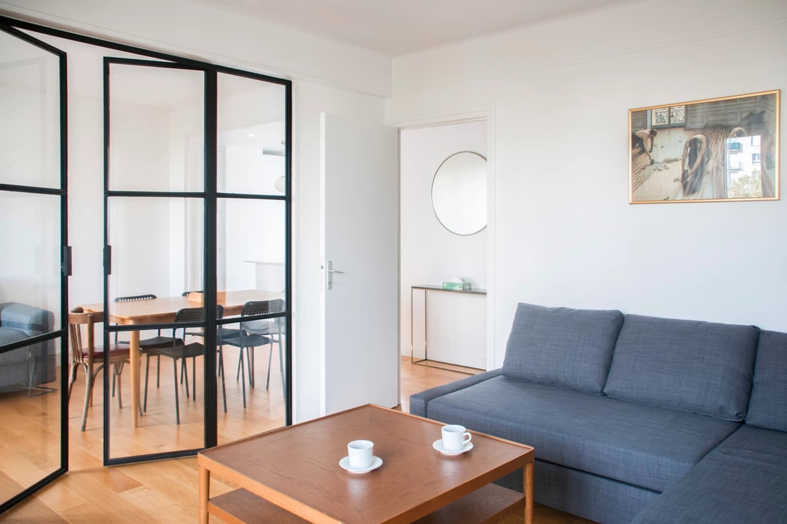 Living room in Light and calm at the foot of the Canal Saint-Martin - 1