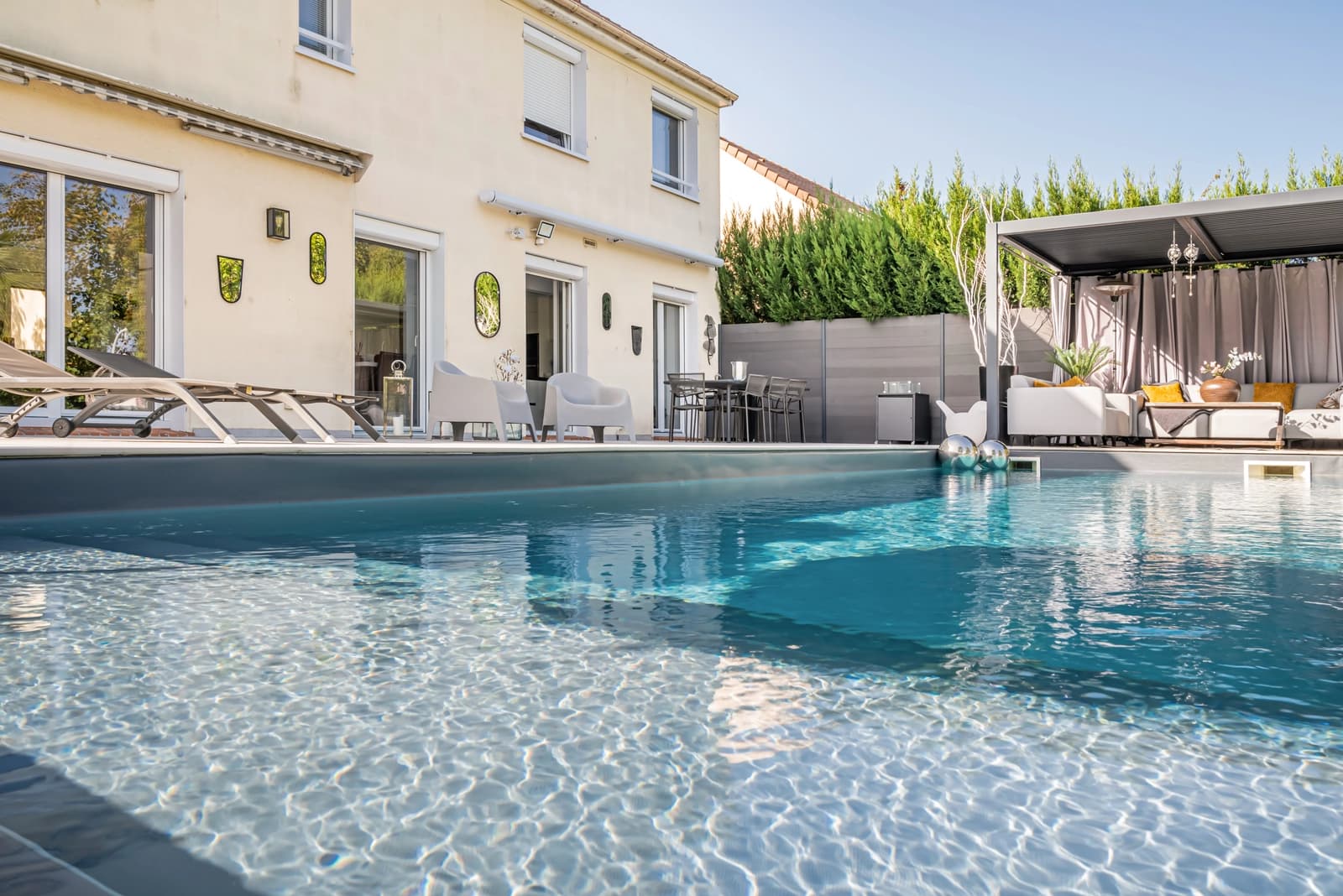 Espace Belle demeure avec piscine, jardin et vue sur le golf - 4