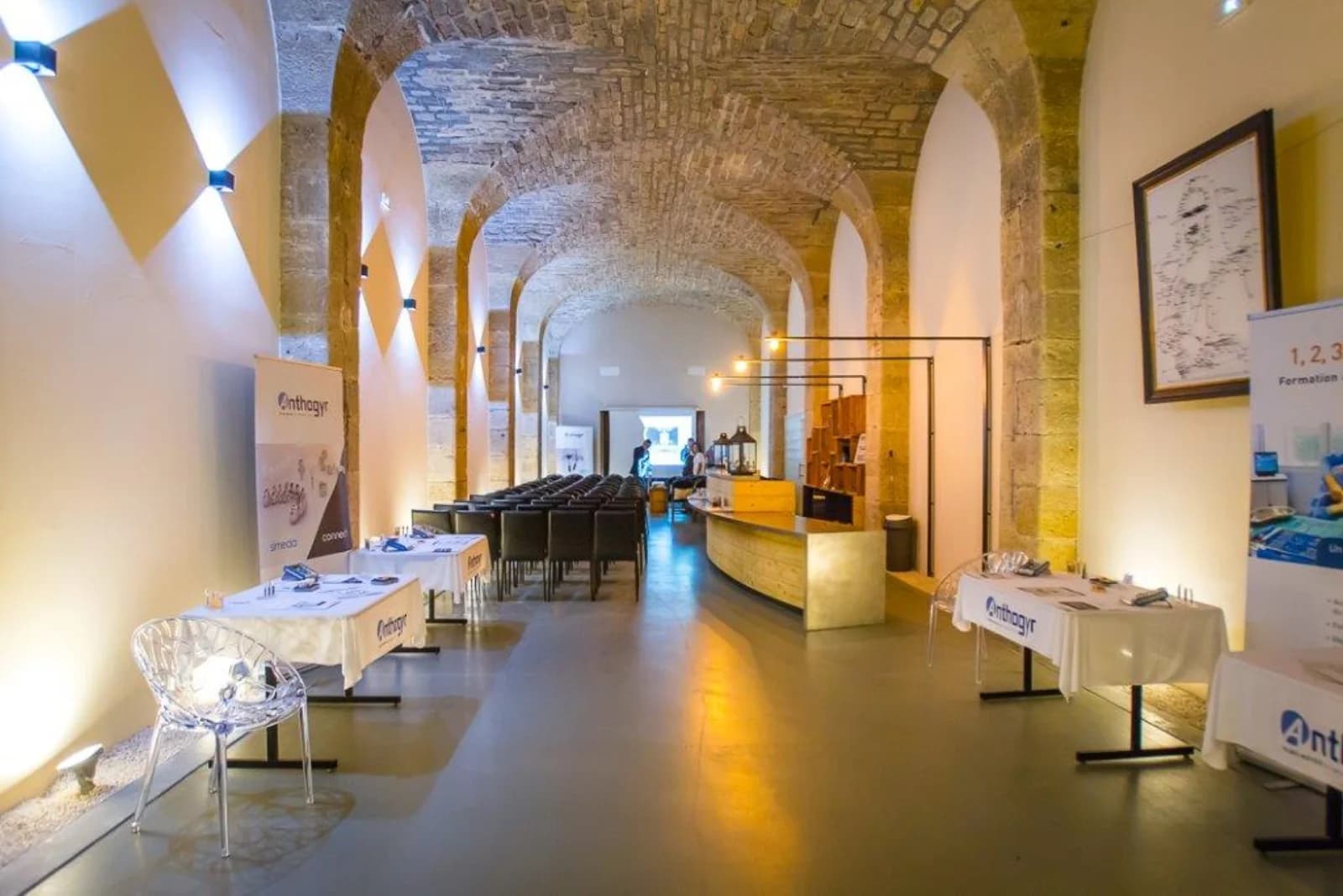 Salle de réunion dans Le Caveau: un lieu de caractère à découvrir - 1