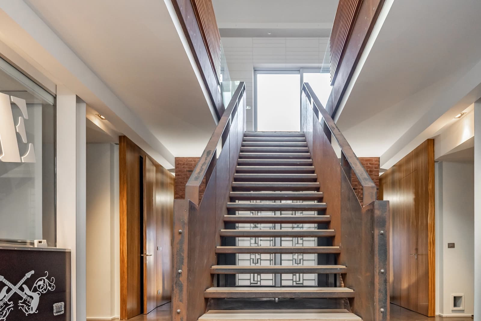 Salon dans Magnifique loft de 450m² avec sa piscine intérieure - 1