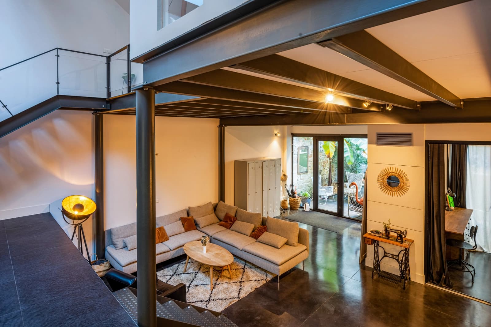 Living room in Loft in the heart of Bordeaux with terrace - 1