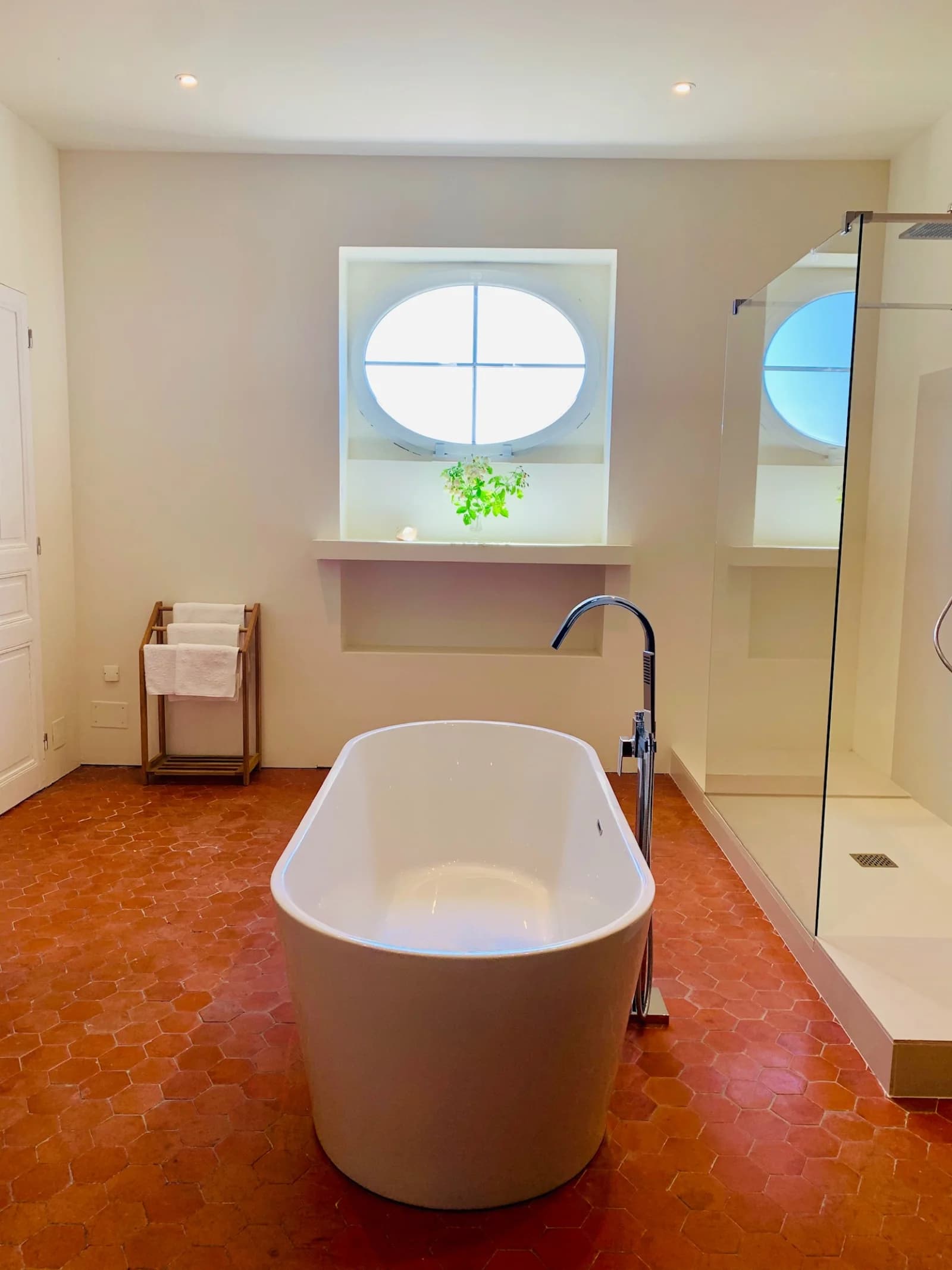Salle de bain dans Demeure familiale de charme, un secret bien gardé - 1