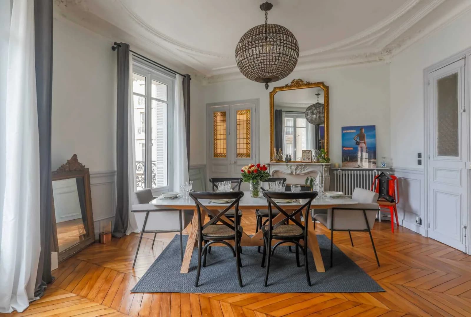 Salle de réunion dans Haussmannien parisien sublimé par un designer de renom - 1