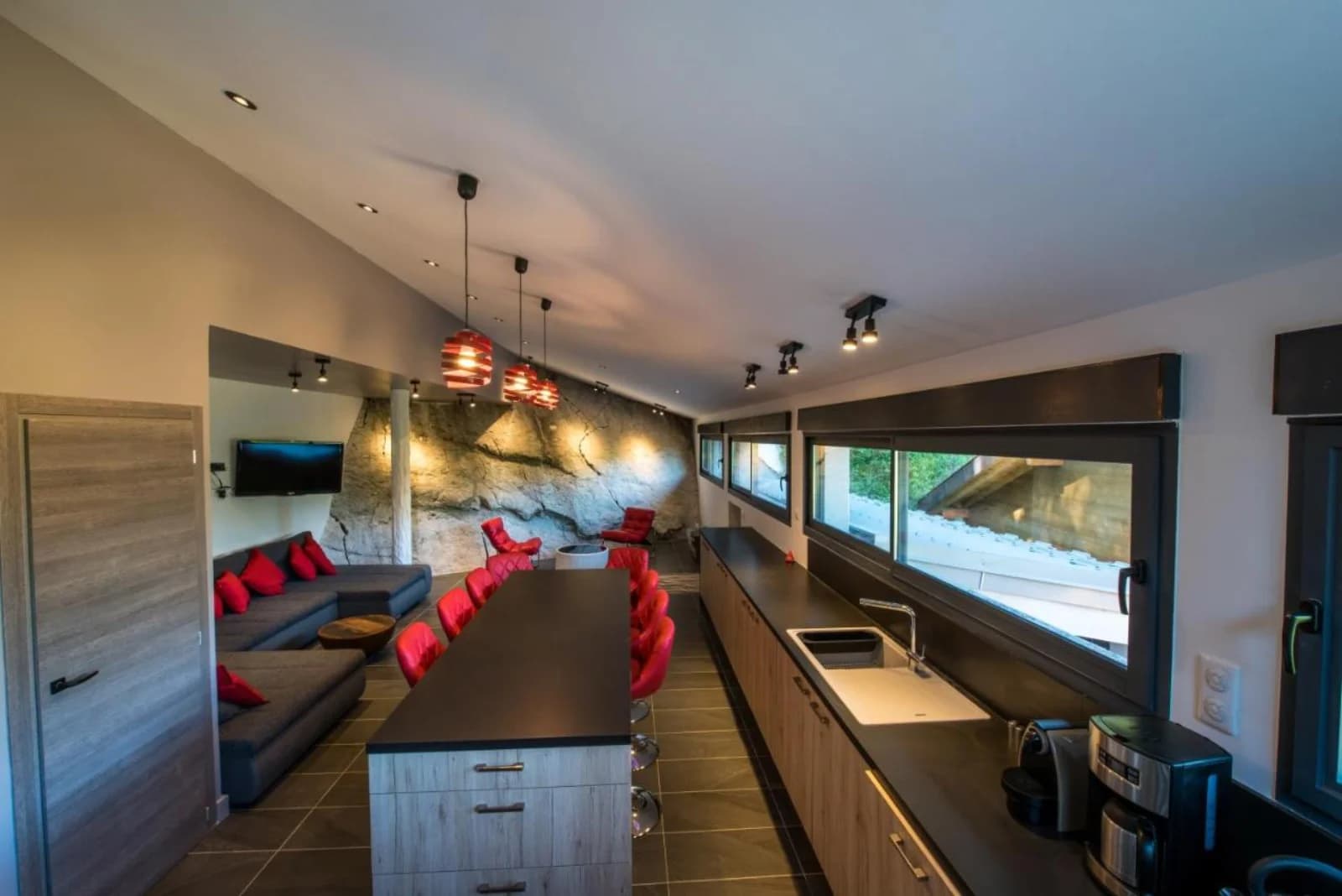 Space House with view of Lake Annecy - 1