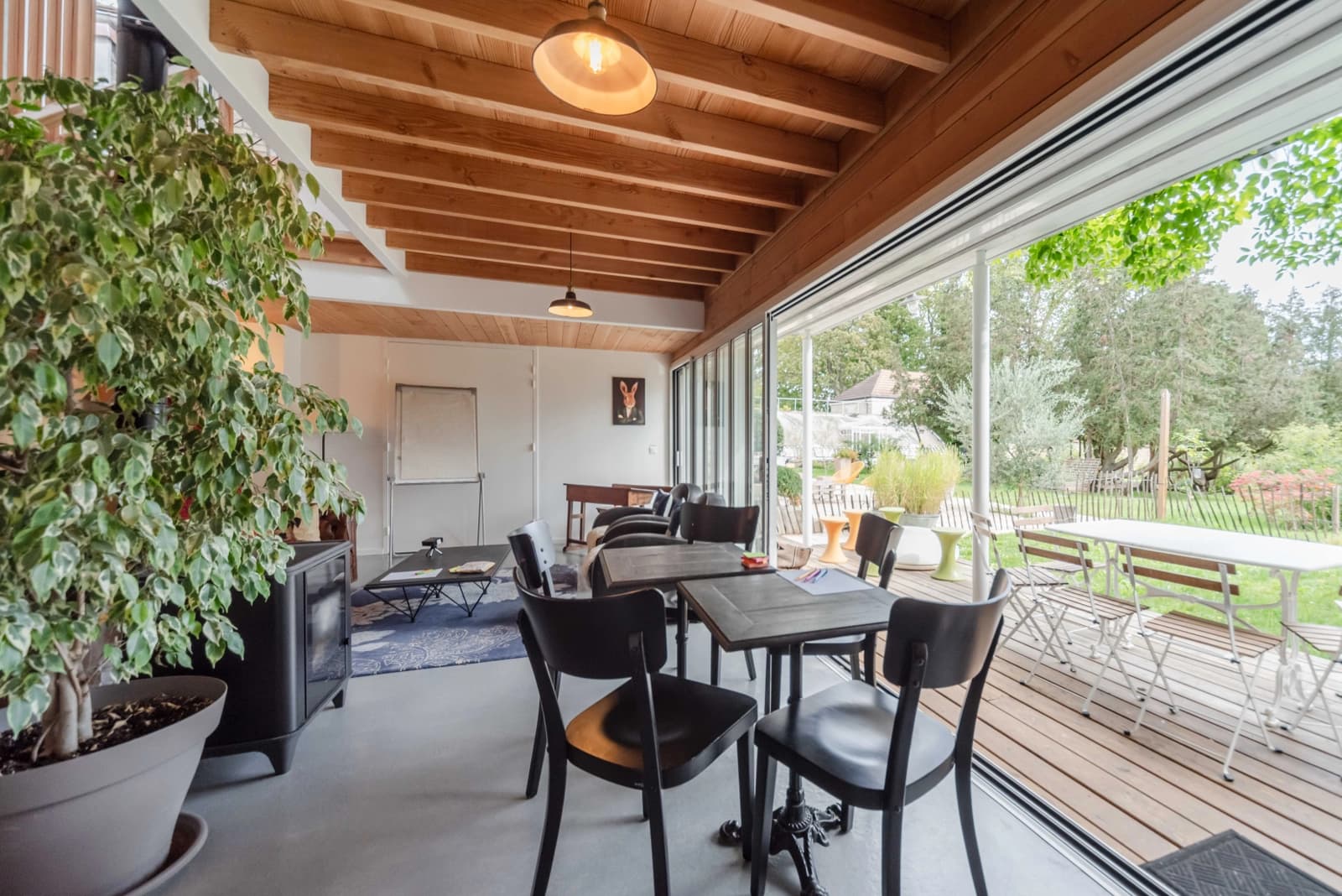 Salle de réunion dans Près de Paris: maison d'architecte en bois esprit "Loft" - 1