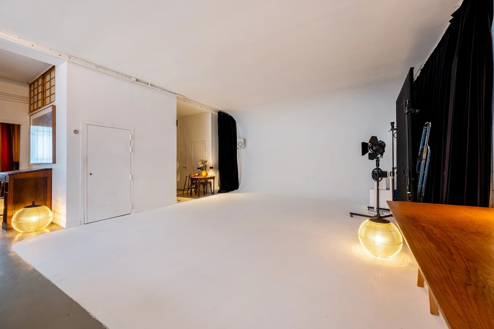 Espace Grand loft parisien baigné de lumière, charme central - 1