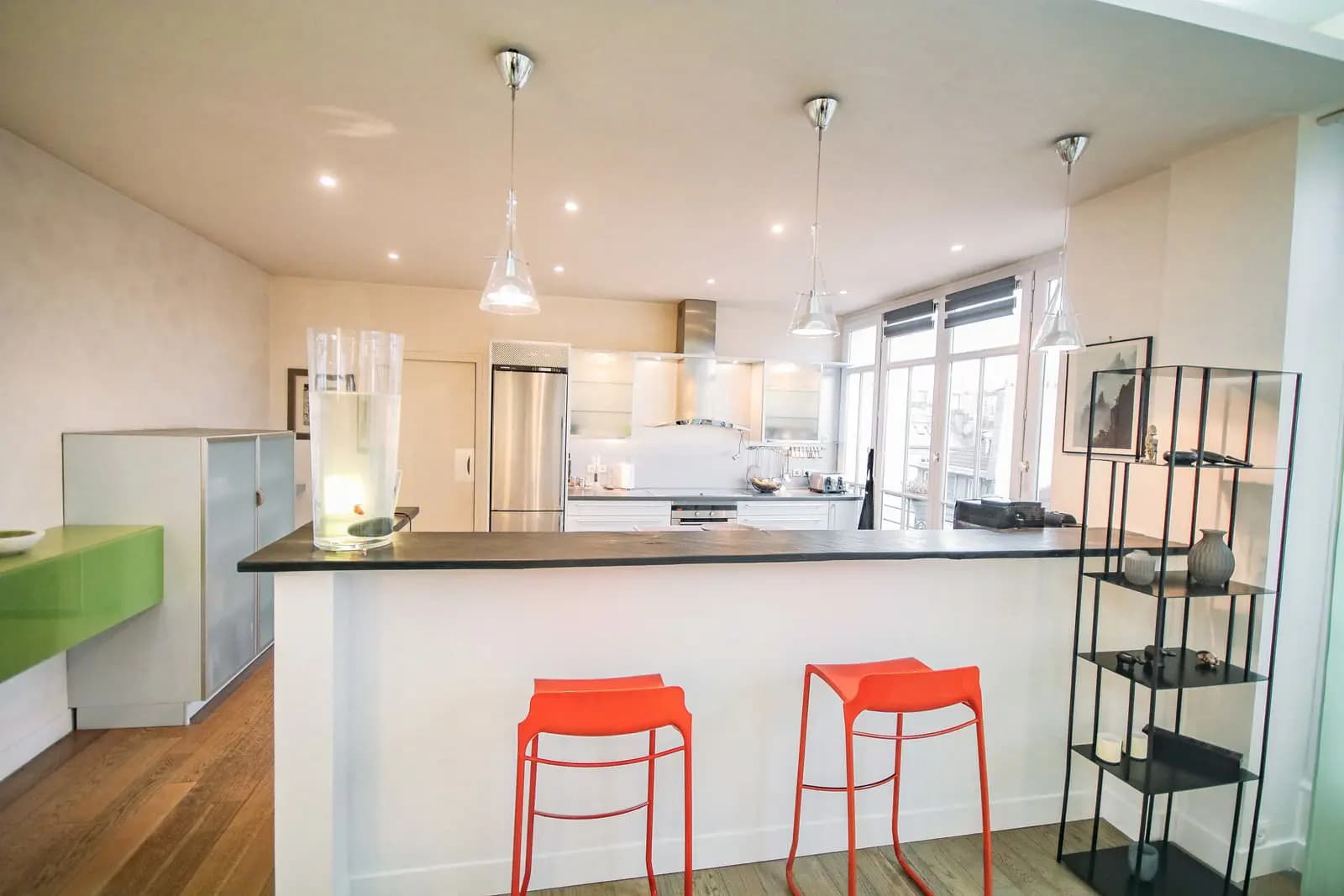 Cuisine dans Grand loft de caractère en plein coeur du Marais - 1