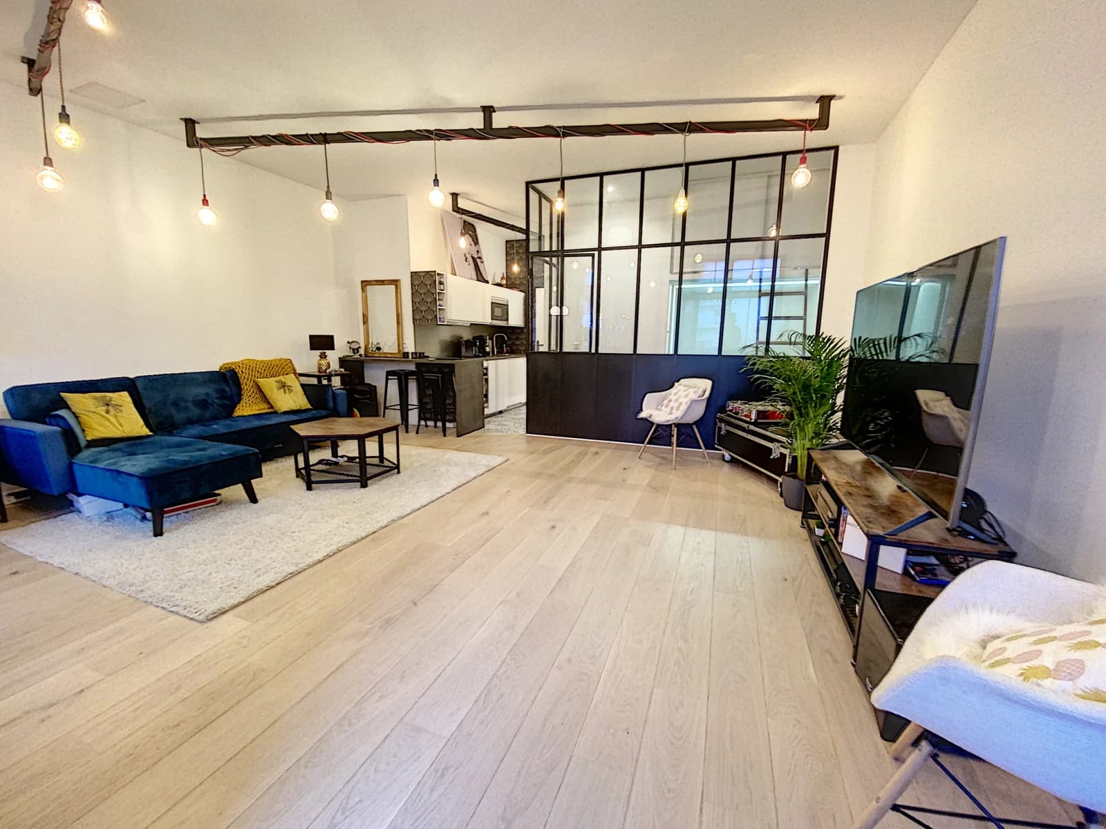 Salon dans Loft singulier à Colombes et son jardin secret - 1