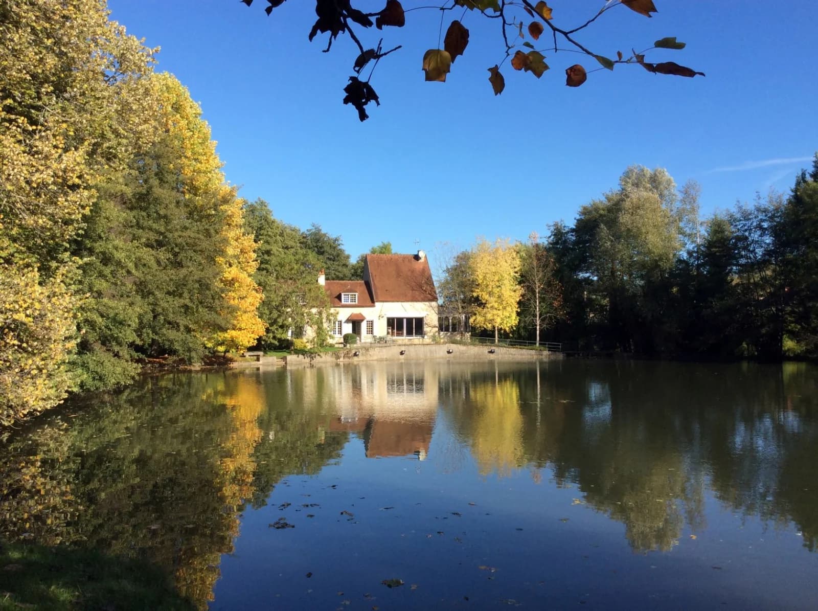Salle de réunion dans Le Moulin au bord de l'eau: charme et quiétude - 1