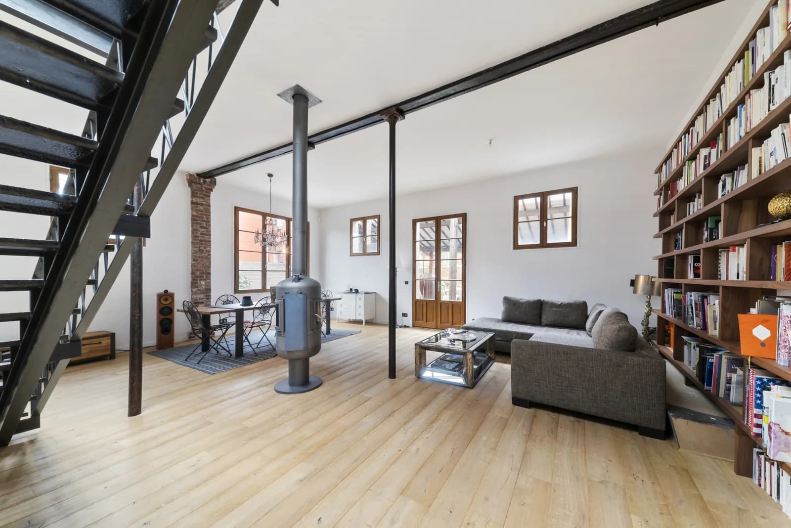 Salon dans Charme rustique d'une ancienne étable près d'un figuier - 1