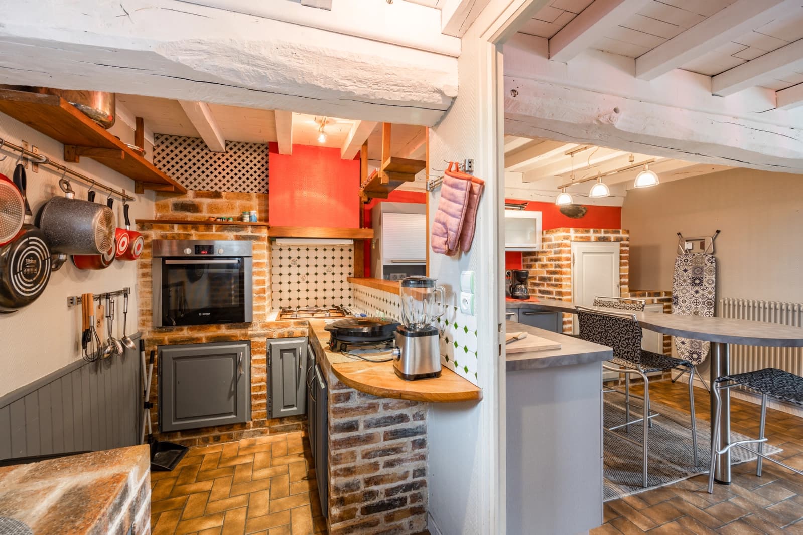Cuisine dans Chaumière authentique près du Mont St Michel, charme et tradition - 1