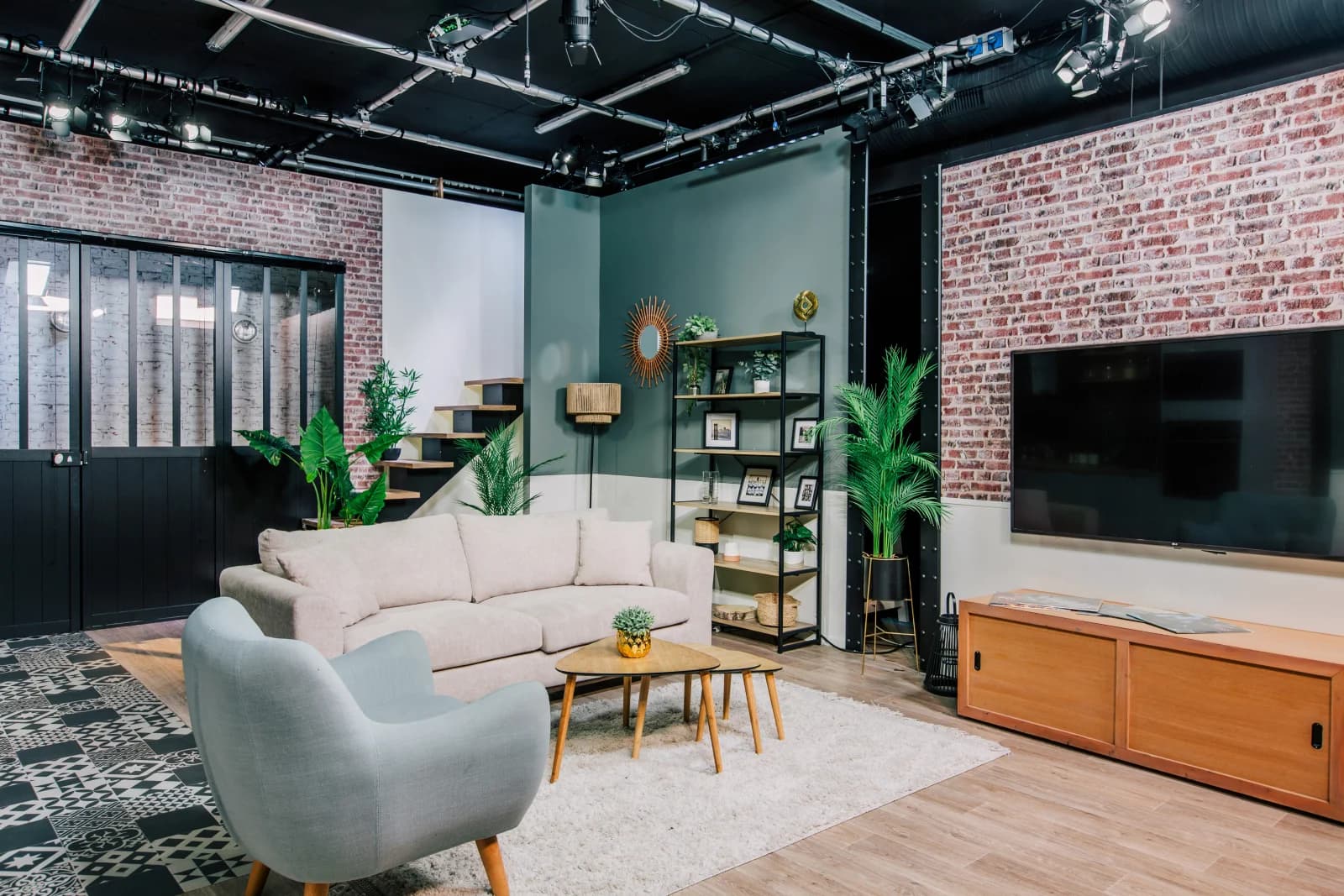 Space An urban loft, decorated and equipped - 1